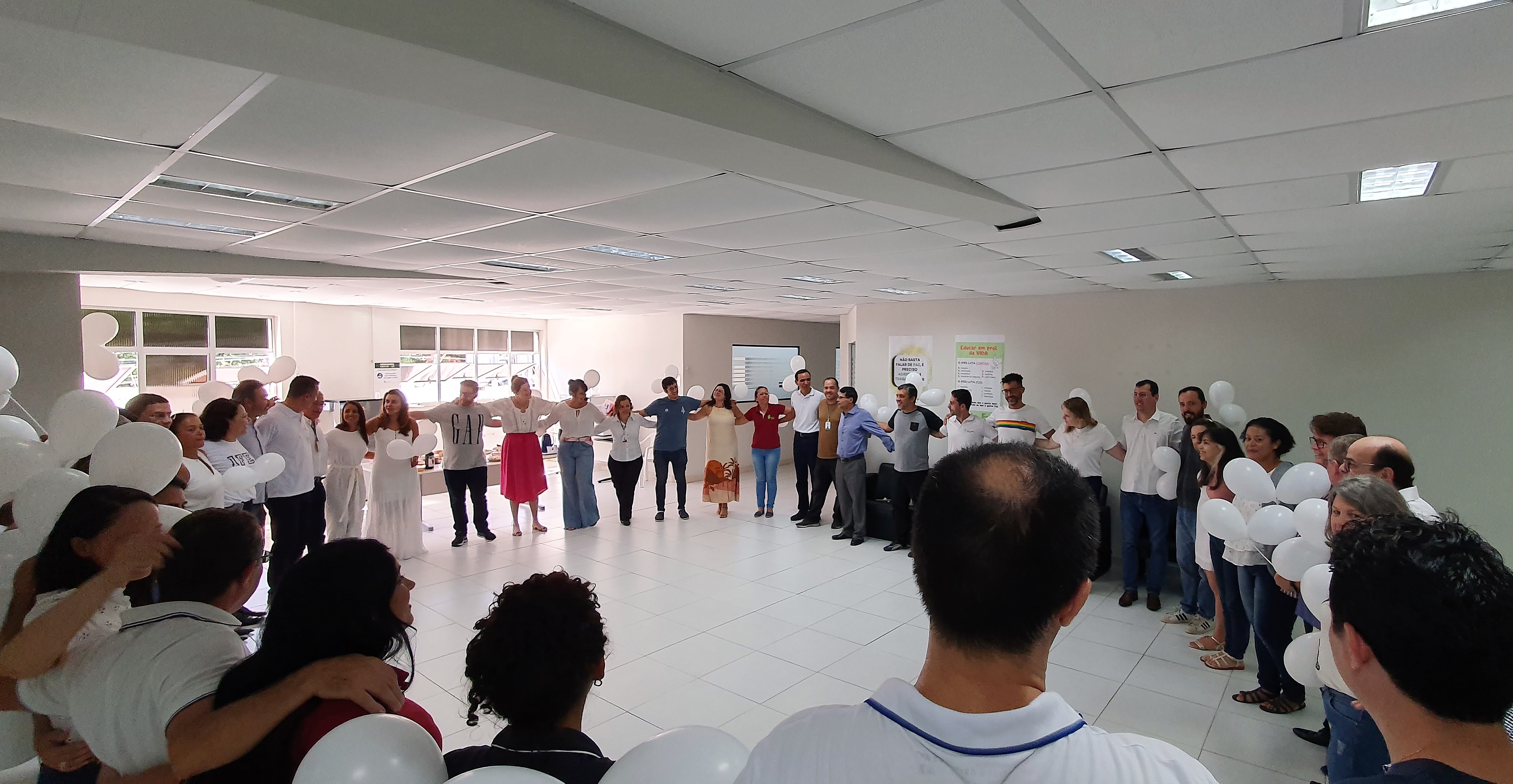 abraco paz reitoria 2