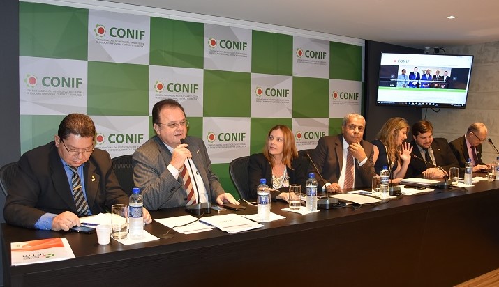Dirigentes da Setec participam de reuni&atilde;o do Conif