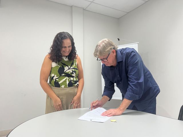 Treze novos servidores tomam posse em cerimônia na Reitoria