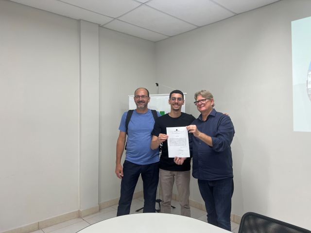 Treze novos servidores tomam posse em cerimônia na Reitoria