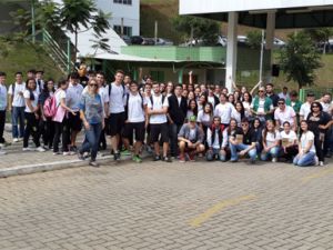 2014 - Professores e alunos do campus Venda Nova participam de ação em defesa do Meio Ambiente