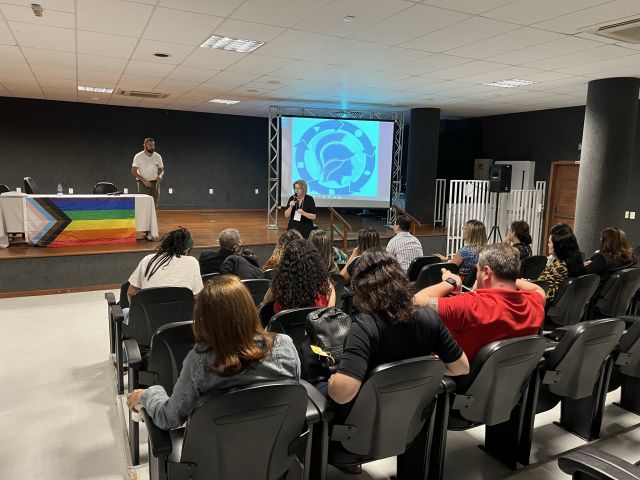 Nepgens realiza oficina de formação sobre gênero e sexualidades para servidores do Ifes