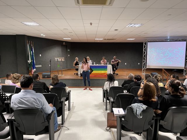 Nepgens realiza oficina de formação sobre gênero e sexualidades para servidores do Ifes