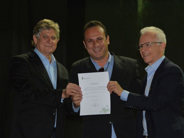 Cerimônia de posse dos novos diretores-gerais lota Teatro do Campus Vitória