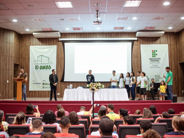 Campus Nova Venécia homenageia o jogador Richarlison